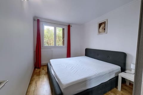 Bel Appartement à St Maur Condo in Saint-Maur-des-Fossés