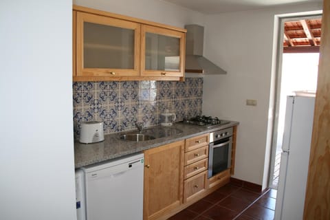 Coffee/tea facilities, Kitchen or kitchenette