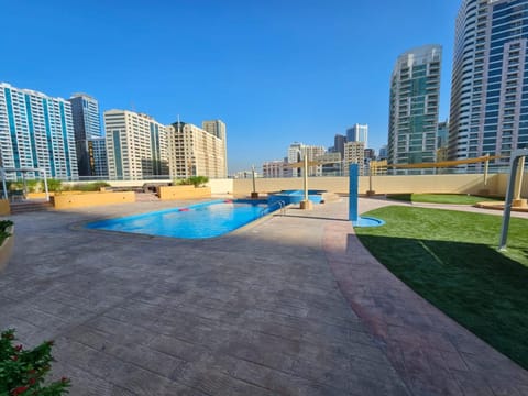 Luxury Apartment Al Khan Corniche View 2 BD Condo in Al Sharjah
