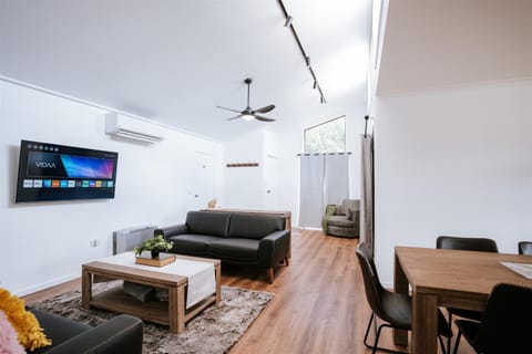 Communal lounge/ TV room, TV and multimedia, Living room, Photo of the whole room, Seating area, Dining area, Evening entertainment, fireplace, air conditioner