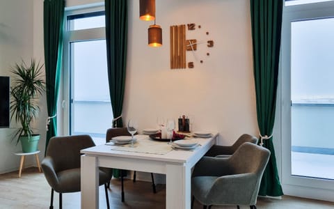 WiLUKA Penthouse mit großer Dachterasse nachhaltig eingerichtet Netflix Apartment in Limburg