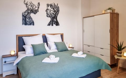 WiLUKA Penthouse mit großer Dachterasse nachhaltig eingerichtet Netflix Apartment in Limburg