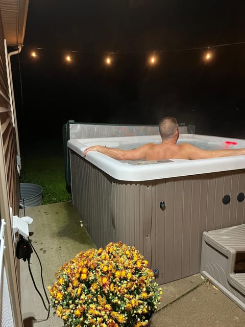 Night, People, Natural landscape, Hot Tub, group of guests