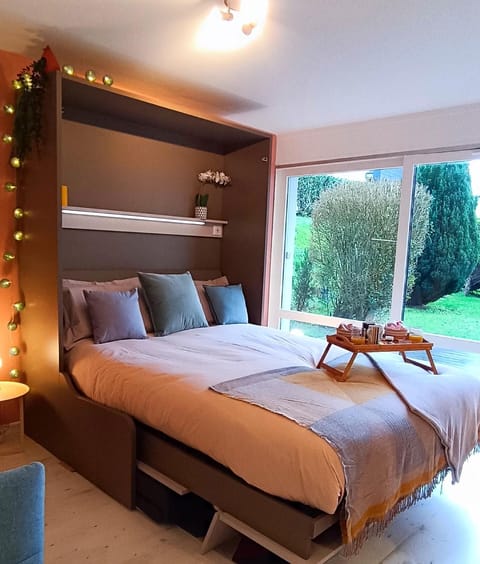 Bed, Garden, Photo of the whole room, Garden view