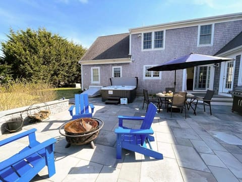 2 Miles to Nauset Beach and convenient to town House in Orleans