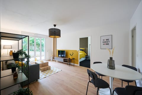 YELLOW House - Terrasse - Proche Paris et transports - Tout équipé Condominio in Chelles