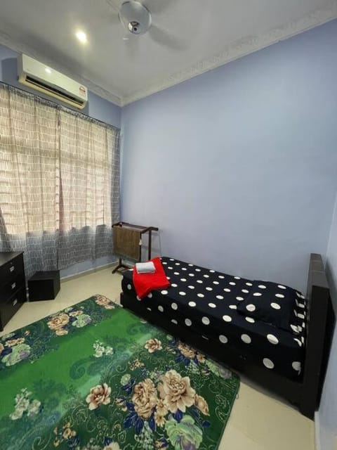 Bed, Photo of the whole room, Bedroom, air conditioner