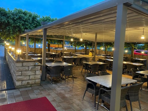 Property building, Patio, Restaurant/places to eat, Street view, Location