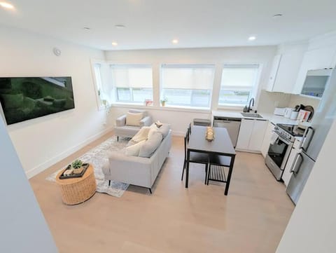 Centrally located, modern, 2 bedroom home Maison in Vancouver