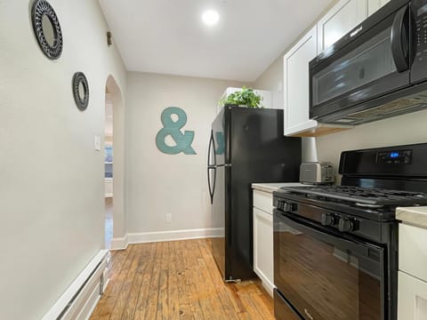 Fun & Charming 1br Apt Near Drake Apartment in Des Moines