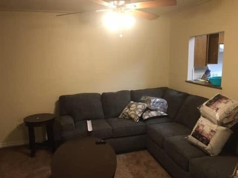 Be comfortable in a house close to base House in Lawton