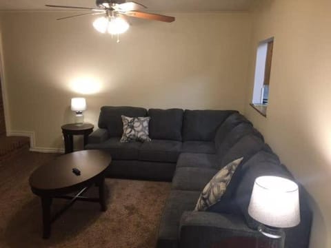 Be comfortable in a house close to base House in Lawton