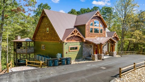 Waterfall Wanderland House in Sevierville