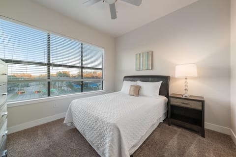 Cs 3150 Corporate 2br Suite, Parking Apartment in Dallas