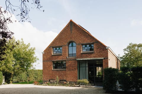 Property building, Facade/entrance, Garden, Garden view