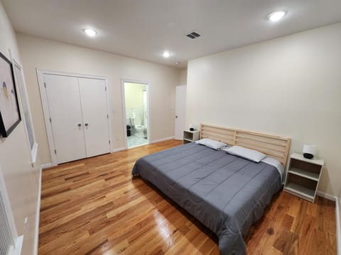 Pleasing 3BR Apt, Mins to NYC Apartment in Kearny