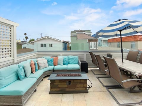 Massive Mission Beach Home - Fire Pit & Deck House in Mission Beach