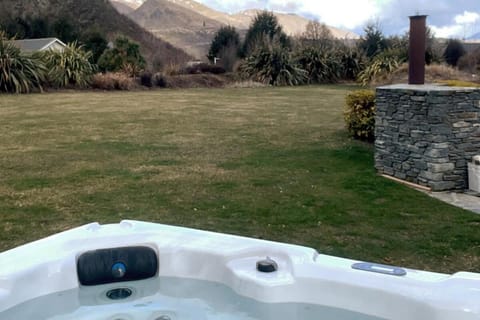 Dovecote: 5-bedroom Home with Hot tub & Games room Haus in Arrowtown