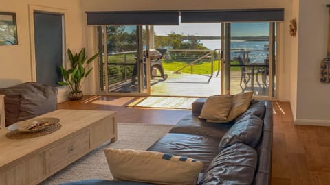 Angasi Is One Of Coffin Bay's Premium Properties - With Free Wifi House in Coffin Bay