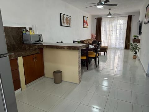 Kitchen or kitchenette, minibar