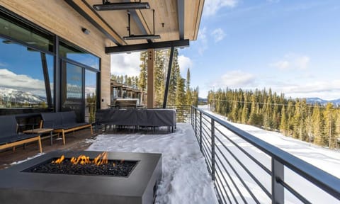 Jack Creek Modern Mountain Retreat House in Big Sky