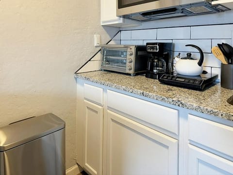 Affordable Studio With Kitchenette Smart Tv 32b Casa in Oklahoma City