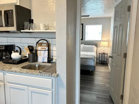 Affordable Studio With Kitchenette Smart Tv 32b Casa in Oklahoma City