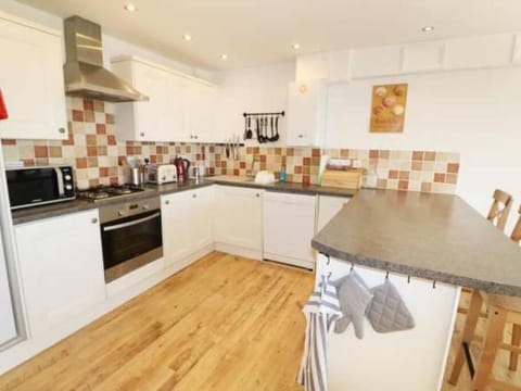 St Joseph’s Spacious Family Holiday Home Sea Views House in Ventnor