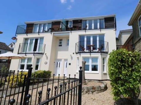 St Joseph’s Spacious Family Holiday Home Sea Views House in Ventnor