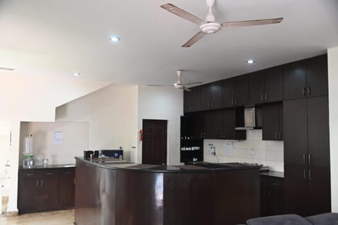 Royal Experiences Pearl House 6 Bed Room Villa with Private Pool, Panayur Condo in Chennai