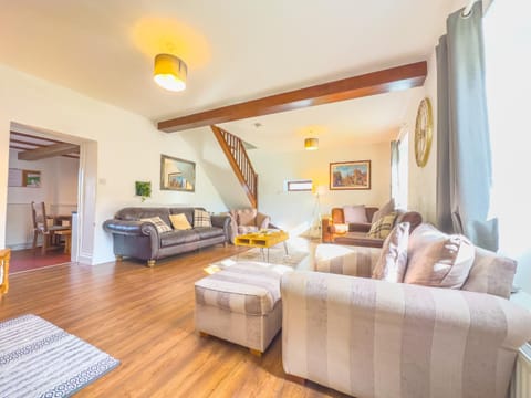Seaside-Dog Friendly-Country Cottage-w log burner House in Weston-super-Mare