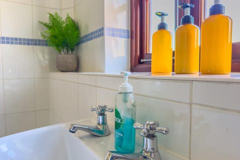 Bathroom, Garden view, Garden view, Bath