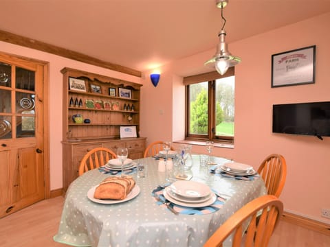 2 Bed in Godshill IC129 House in Godshill