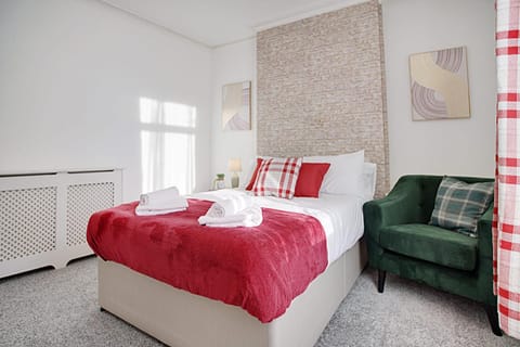 Chic Home & Stylish Workspace in Outram, Sleeps 6 Apartment in Darlington