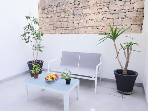 Patio, Dining area