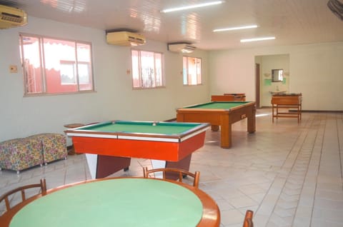 Billiard, Game Room