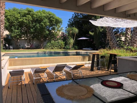 Dining area, Pool view