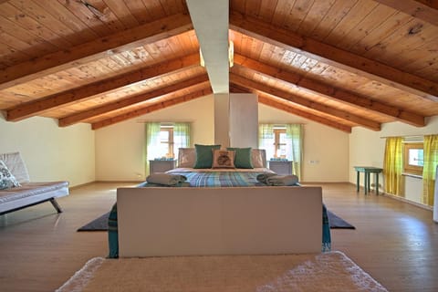 Bed, Bedroom, Garden view, Mountain view, Pool view