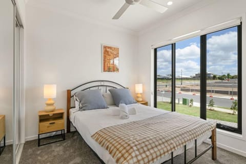 3BR home with cozy interior design House in Brisbane