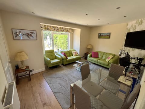 Immaculate House for Professionals 2020 Renovation Bed and breakfast in Farnborough