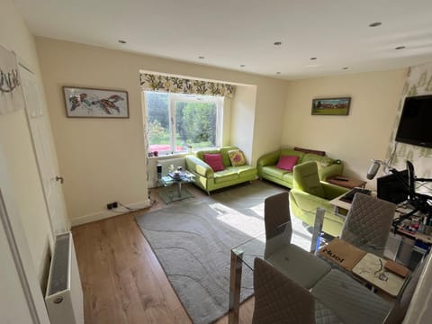 Immaculate House for Professionals 2020 Renovation Bed and Breakfast in Farnborough