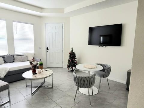 Private Vacational Cozy Suite Condo in Kissimmee