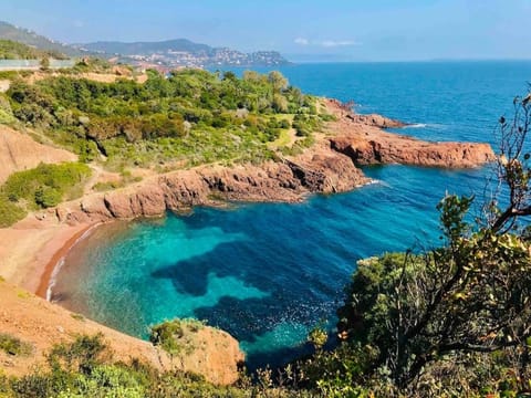 Superbe 6 couchages - 200m de la mer - Terrasse - Climatisation Apartment in Saint-Raphael