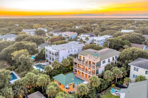 3008 Cameron Blvd House in Isle of Palms