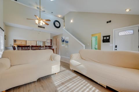 Tampa Townhome with Lake Access and Workspace! Casa in Lake Magdalene