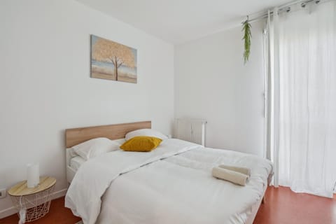 Chic and spacious apartment with balcony Condo in Vitry-sur-Seine