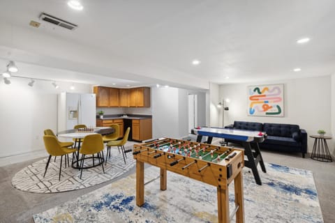 NEW • Modern • 4BR • Game Rm • Ping-Pong Casa in Westminster