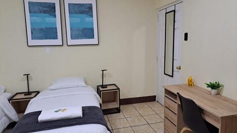 Casa Colibrí Apartamento 2A Bed and Breakfast in Guatemala City