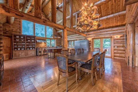 Azalea Retreat- The Lodge by AvantStay Best View House in Lake Norman