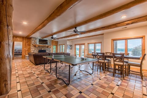 Azalea Retreat- The Lodge by AvantStay Best View House in Lake Norman